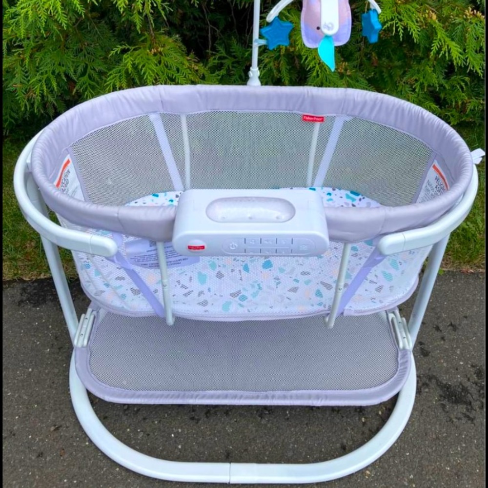 Soothing Motions Bassinet